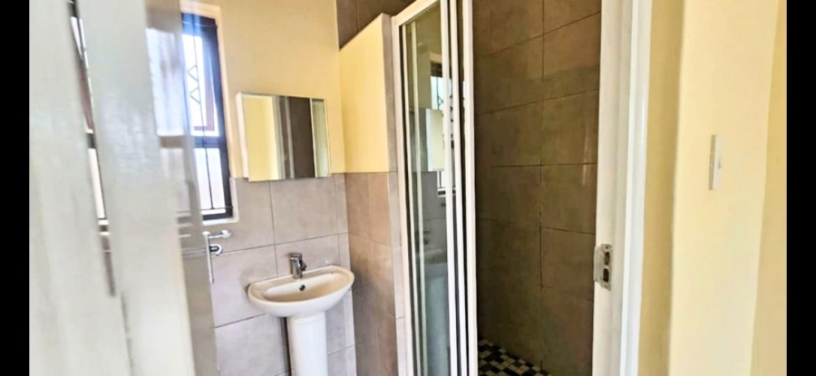 2 Bedroom Property for Sale in Waterways KwaZulu-Natal
