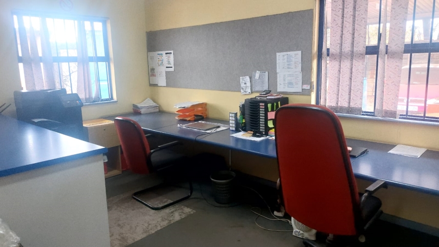 To Let Commercial Property for Rent in Mahogany Ridge KwaZulu-Natal