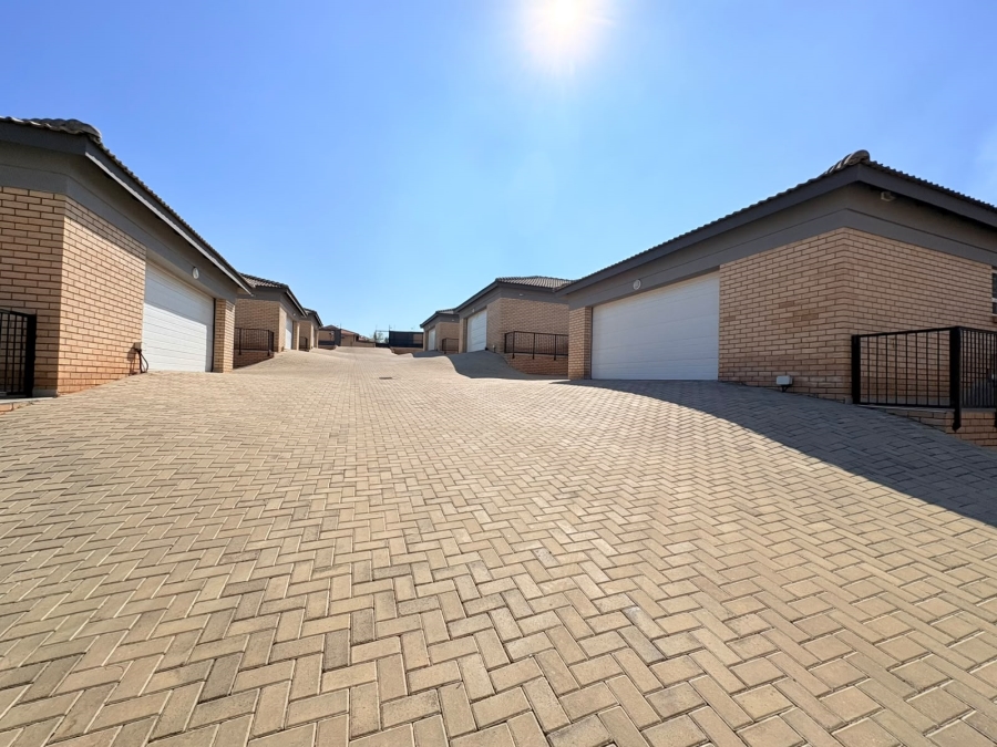 To Let 3 Bedroom Property for Rent in Aviary Hill KwaZulu-Natal