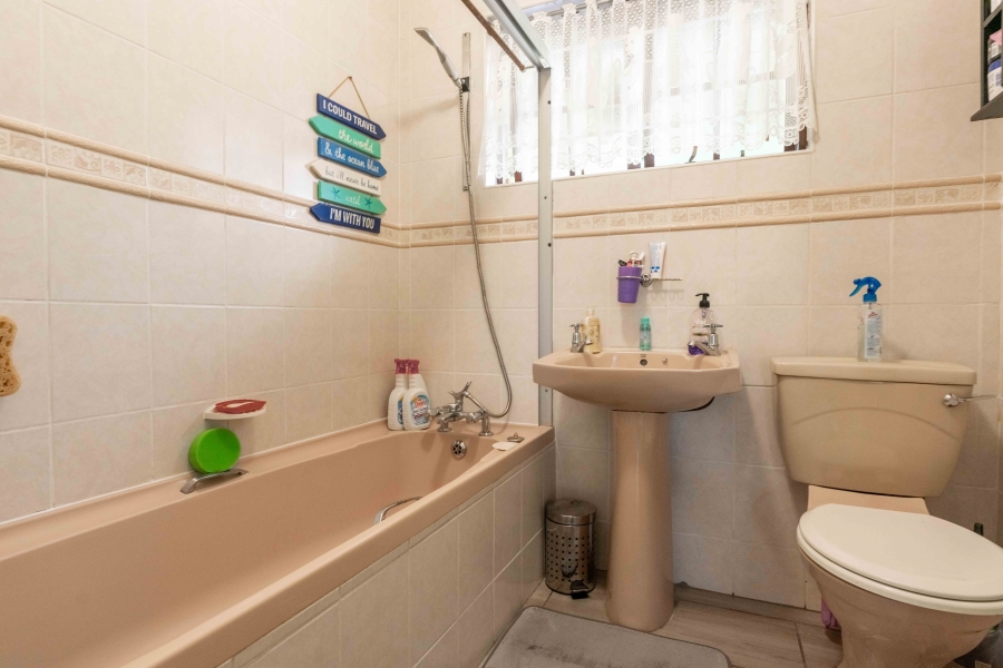 2 Bedroom Property for Sale in Amanzimtoti KwaZulu-Natal