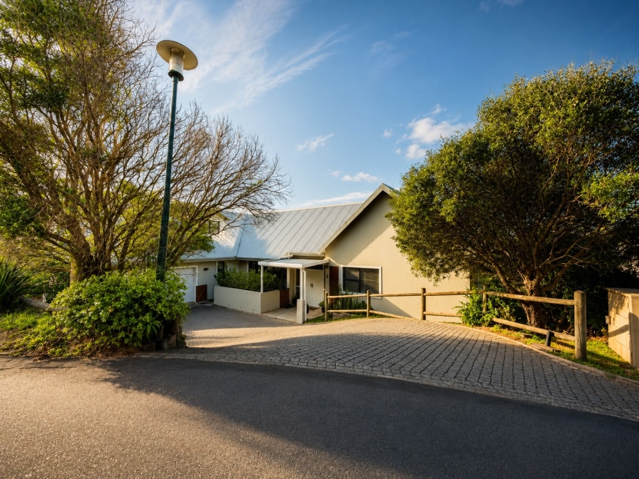 To Let 4 Bedroom Property for Rent in Salt Rock KwaZulu-Natal