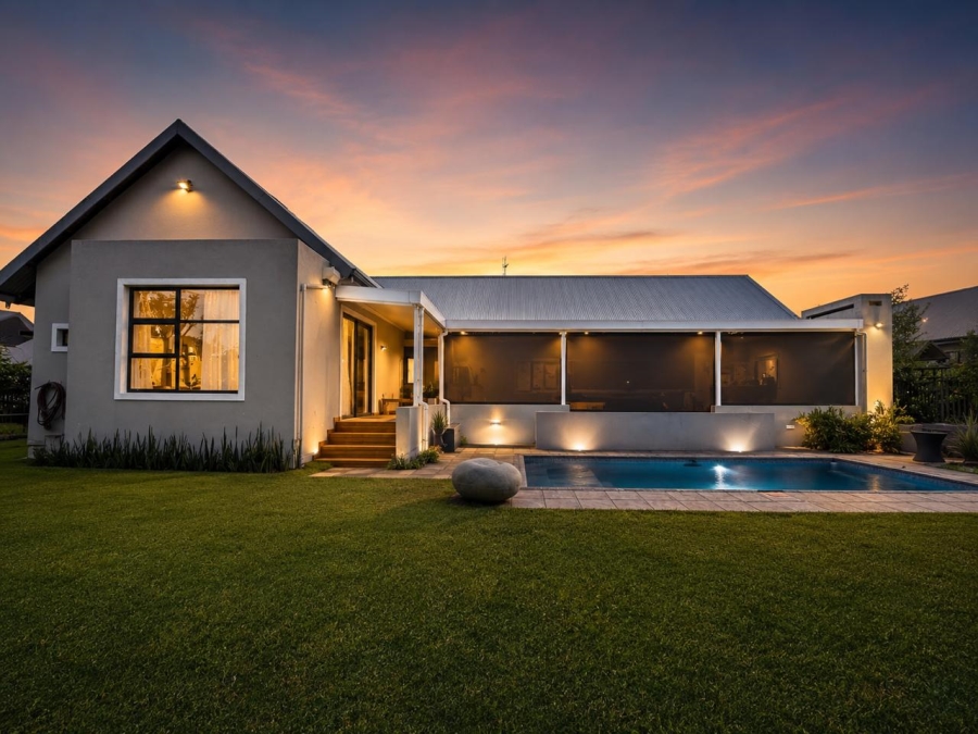 To Let 4 Bedroom Property for Rent in Salt Rock KwaZulu-Natal
