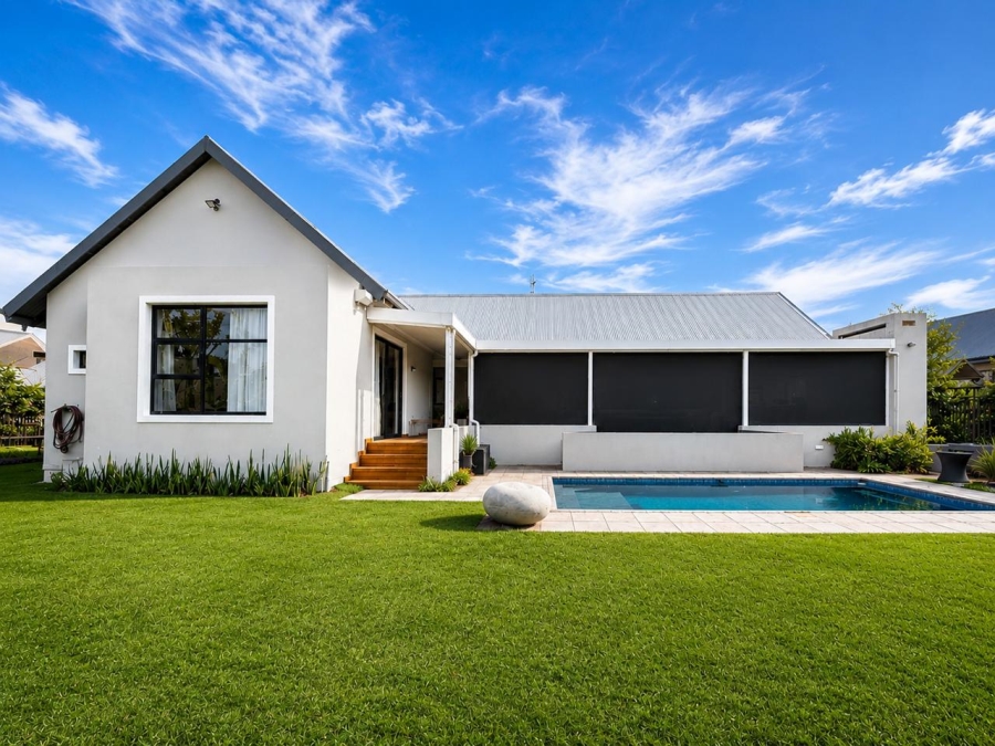 To Let 4 Bedroom Property for Rent in Salt Rock KwaZulu-Natal