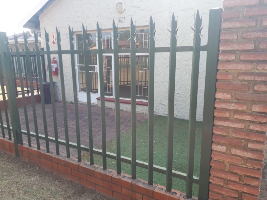 To Let 1 Bedroom Property for Rent in Pioneer Park KwaZulu-Natal