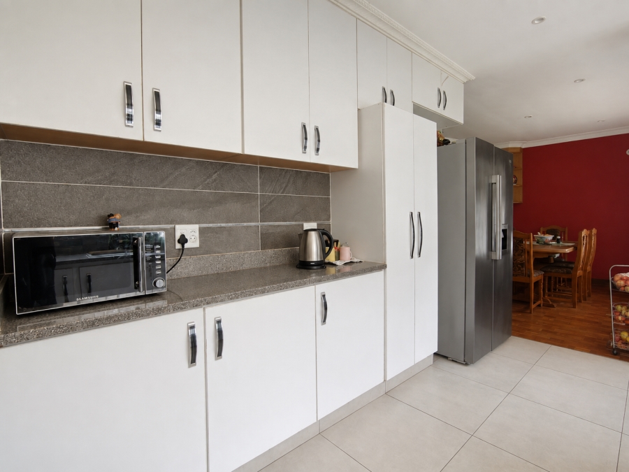 5 Bedroom Property for Sale in Westbrook KwaZulu-Natal
