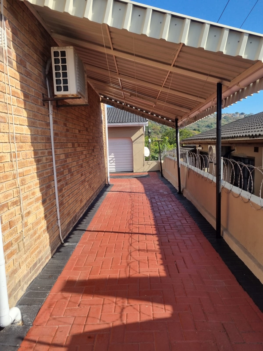 6 Bedroom Property for Sale in Shallcross KwaZulu-Natal