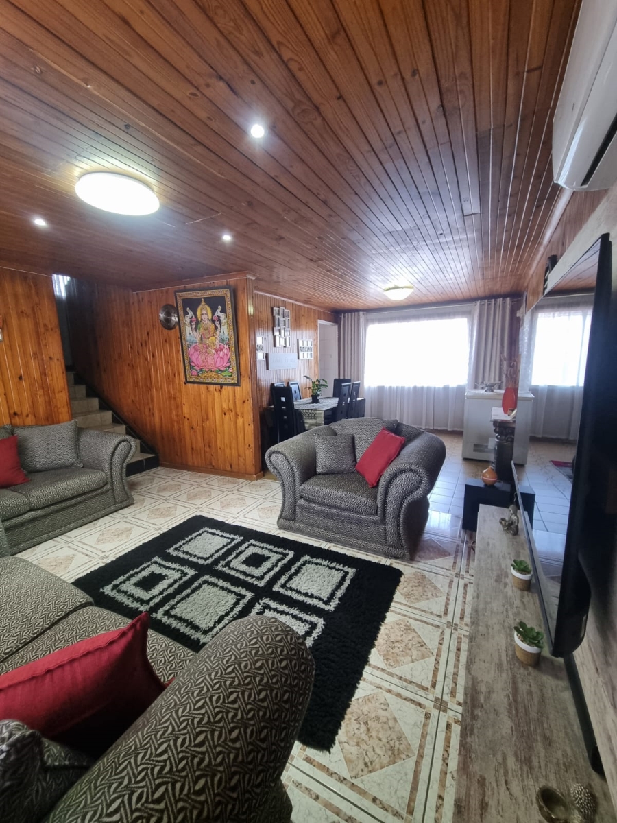 6 Bedroom Property for Sale in Shallcross KwaZulu-Natal