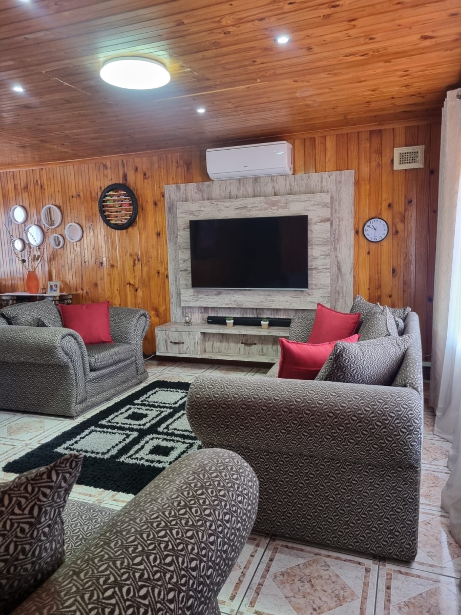 6 Bedroom Property for Sale in Shallcross KwaZulu-Natal