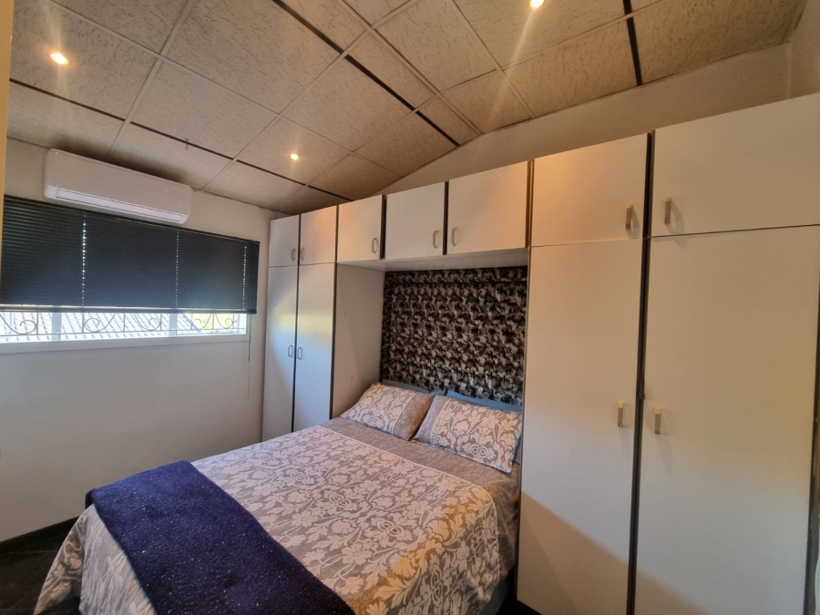 6 Bedroom Property for Sale in Shallcross KwaZulu-Natal