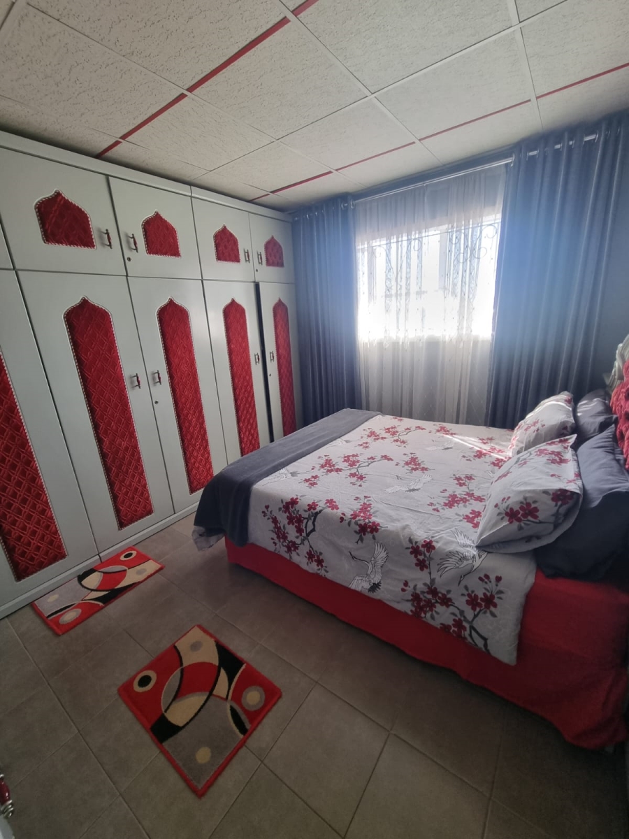 6 Bedroom Property for Sale in Shallcross KwaZulu-Natal