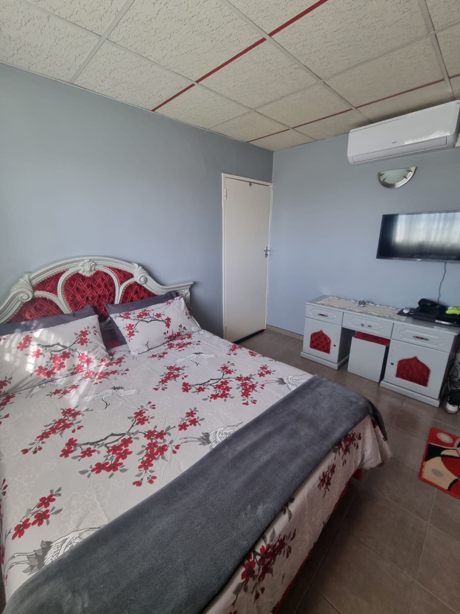 6 Bedroom Property for Sale in Shallcross KwaZulu-Natal