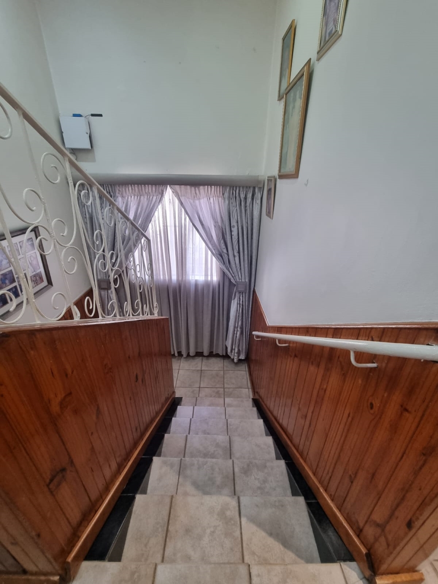 6 Bedroom Property for Sale in Shallcross KwaZulu-Natal