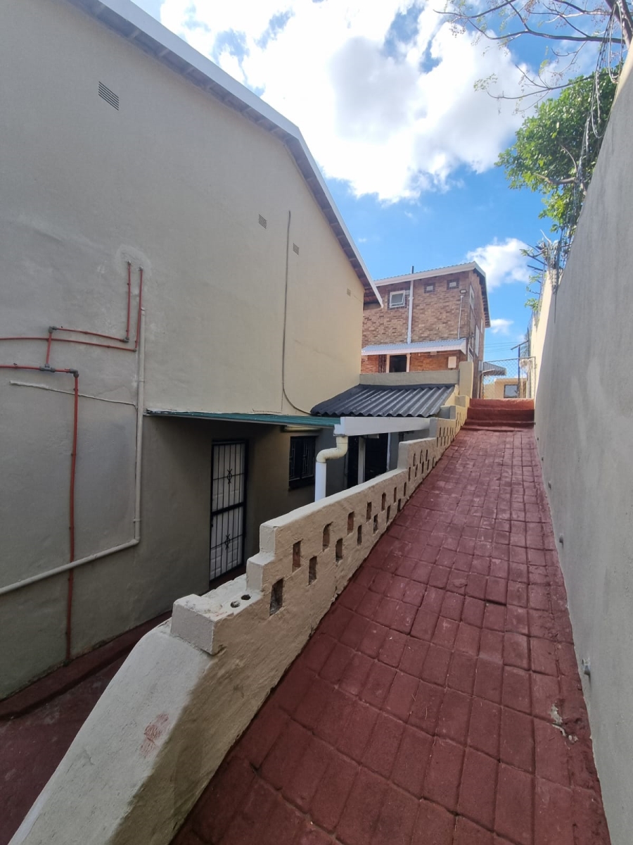 6 Bedroom Property for Sale in Shallcross KwaZulu-Natal