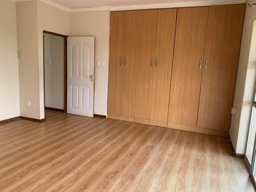 2 Bedroom Property for Sale in Kloof KwaZulu-Natal