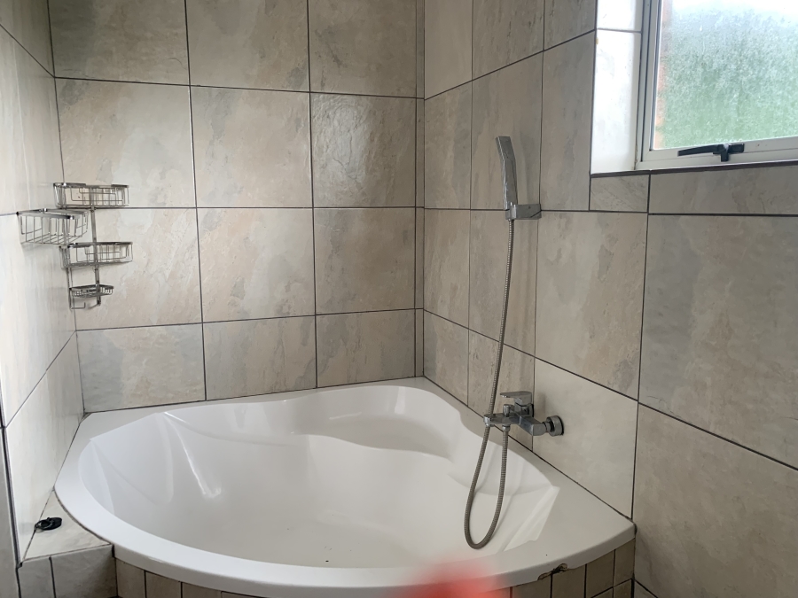 2 Bedroom Property for Sale in Kloof KwaZulu-Natal