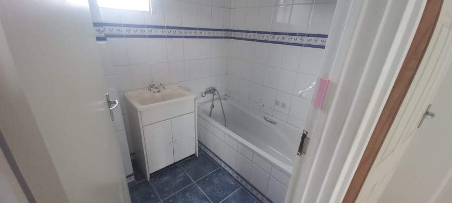 To Let 2 Bedroom Property for Rent in Essenwood KwaZulu-Natal