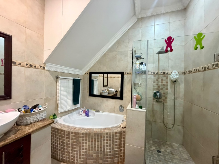 5 Bedroom Property for Sale in Meer En See KwaZulu-Natal