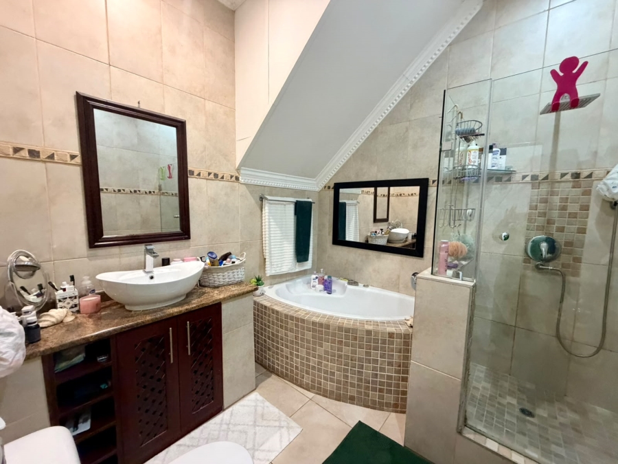 5 Bedroom Property for Sale in Meer En See KwaZulu-Natal