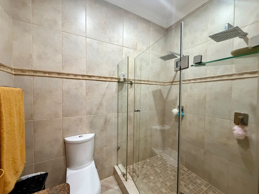 5 Bedroom Property for Sale in Meer En See KwaZulu-Natal