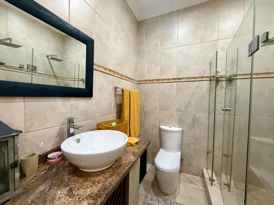 5 Bedroom Property for Sale in Meer En See KwaZulu-Natal