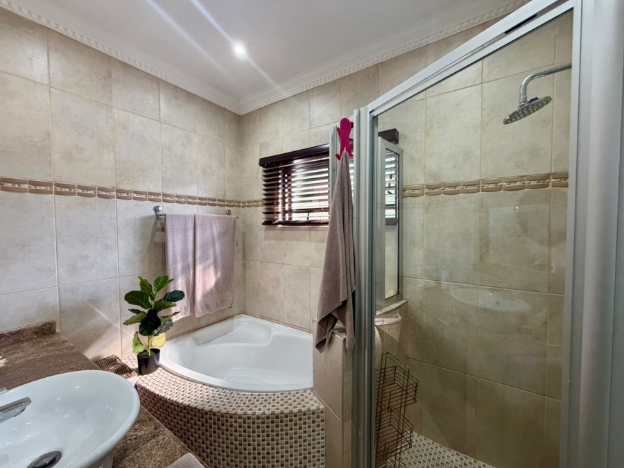 5 Bedroom Property for Sale in Meer En See KwaZulu-Natal