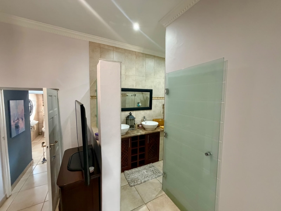 5 Bedroom Property for Sale in Meer En See KwaZulu-Natal