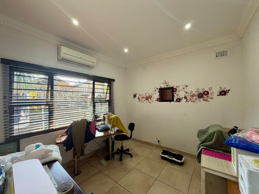 5 Bedroom Property for Sale in Meer En See KwaZulu-Natal