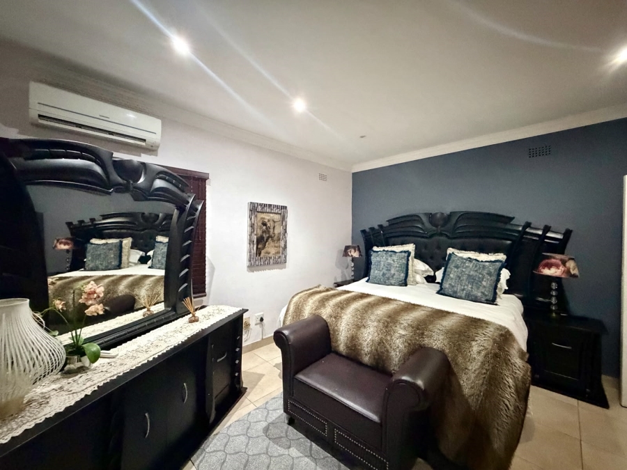 5 Bedroom Property for Sale in Meer En See KwaZulu-Natal
