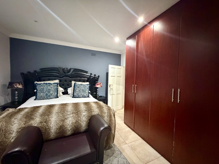 5 Bedroom Property for Sale in Meer En See KwaZulu-Natal