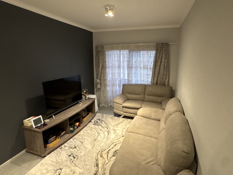 To Let 2 Bedroom Property for Rent in Umbogintwini KwaZulu-Natal