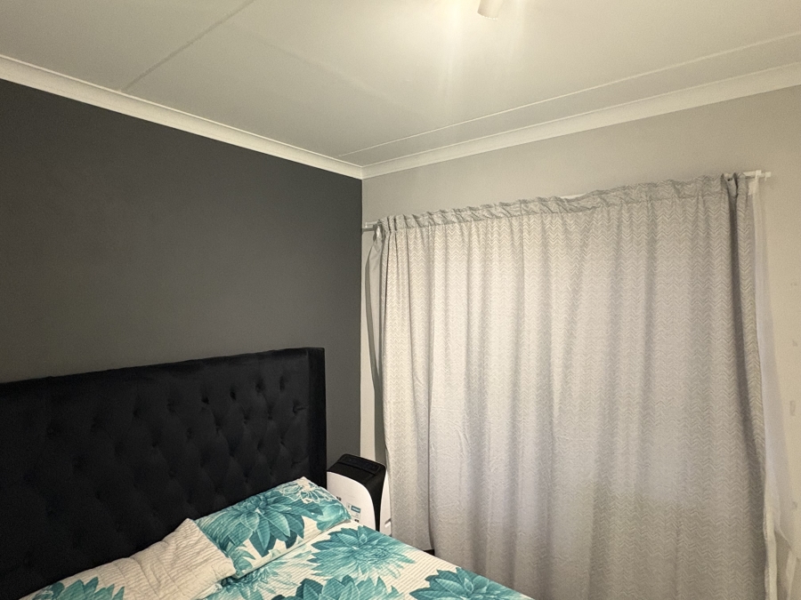 To Let 2 Bedroom Property for Rent in Umbogintwini KwaZulu-Natal