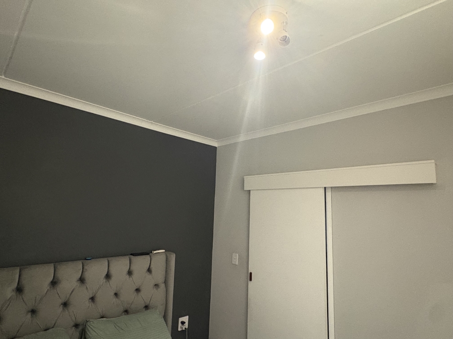 To Let 2 Bedroom Property for Rent in Umbogintwini KwaZulu-Natal