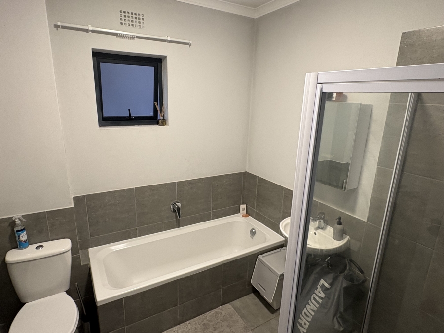 To Let 2 Bedroom Property for Rent in Umbogintwini KwaZulu-Natal