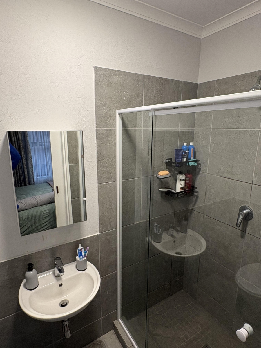 To Let 2 Bedroom Property for Rent in Umbogintwini KwaZulu-Natal
