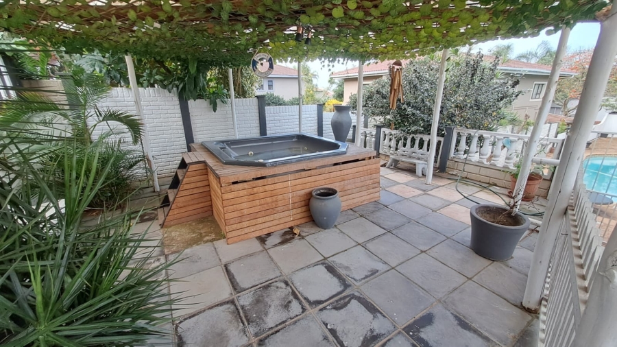 5 Bedroom Property for Sale in Brighton Beach KwaZulu-Natal