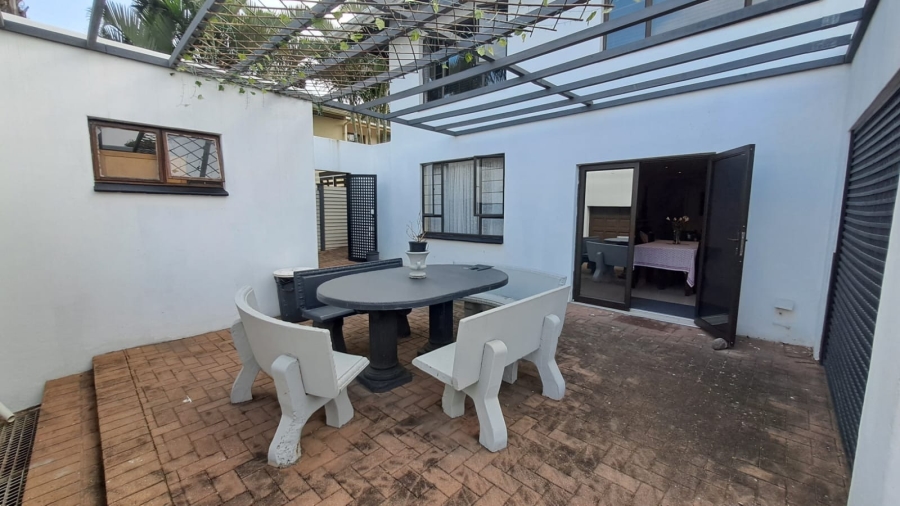 5 Bedroom Property for Sale in Brighton Beach KwaZulu-Natal
