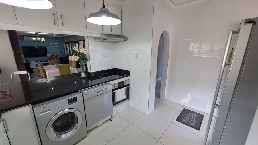 5 Bedroom Property for Sale in Brighton Beach KwaZulu-Natal