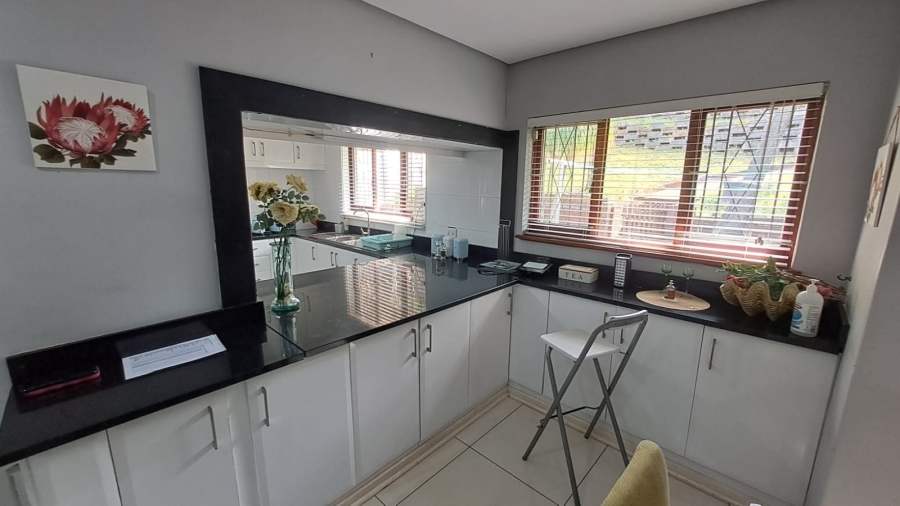 5 Bedroom Property for Sale in Brighton Beach KwaZulu-Natal