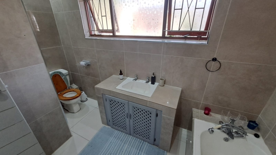 5 Bedroom Property for Sale in Brighton Beach KwaZulu-Natal