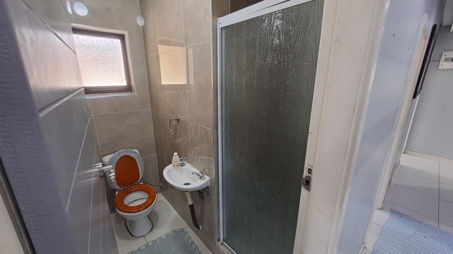 5 Bedroom Property for Sale in Brighton Beach KwaZulu-Natal