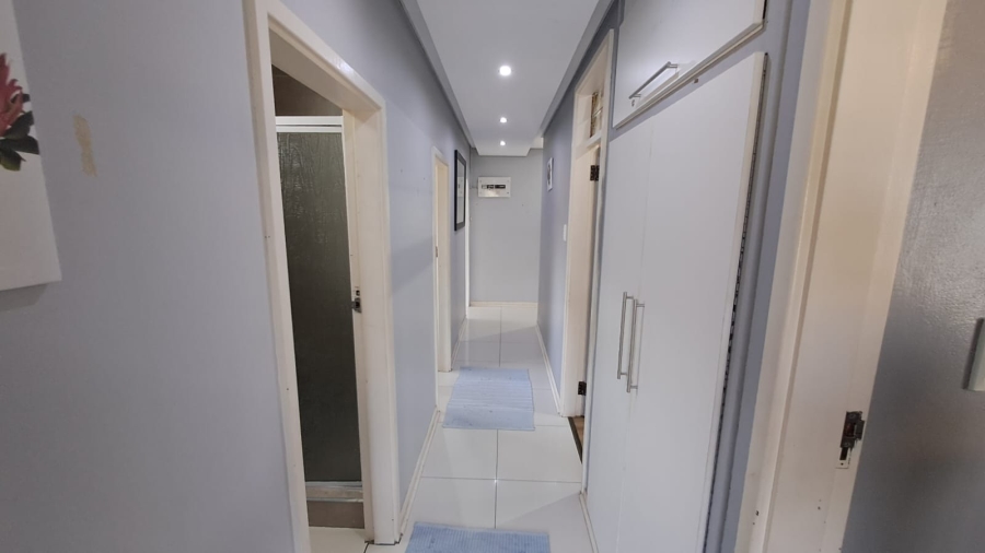 5 Bedroom Property for Sale in Brighton Beach KwaZulu-Natal