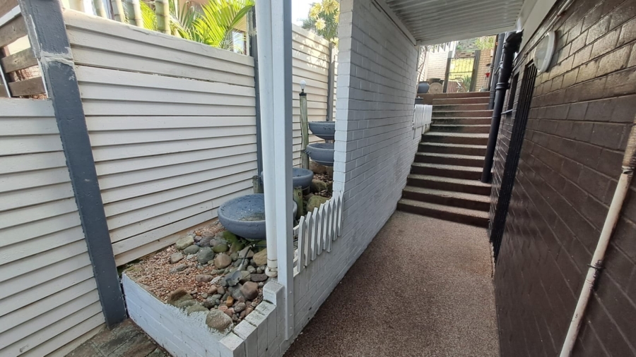 5 Bedroom Property for Sale in Brighton Beach KwaZulu-Natal