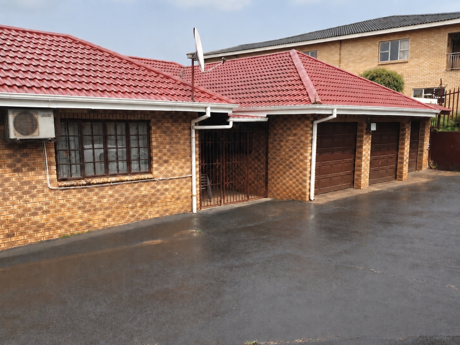 4 Bedroom Property for Sale in Dunveria KwaZulu-Natal