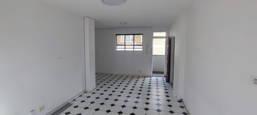 1 Bedroom Property for Sale in Essenwood KwaZulu-Natal