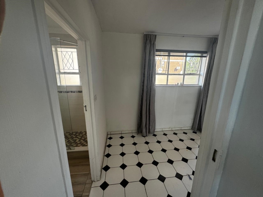 1 Bedroom Property for Sale in Essenwood KwaZulu-Natal