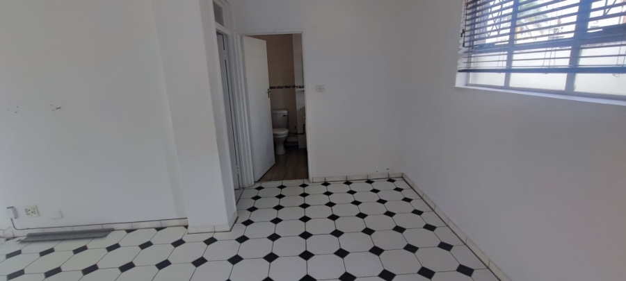 1 Bedroom Property for Sale in Essenwood KwaZulu-Natal