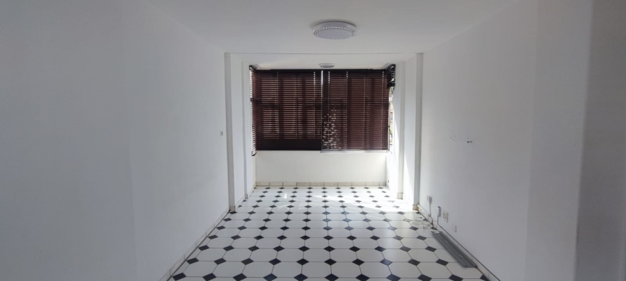 1 Bedroom Property for Sale in Essenwood KwaZulu-Natal