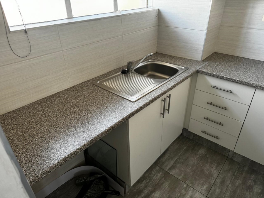 1 Bedroom Property for Sale in Essenwood KwaZulu-Natal