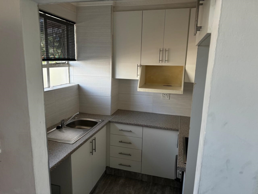 1 Bedroom Property for Sale in Essenwood KwaZulu-Natal