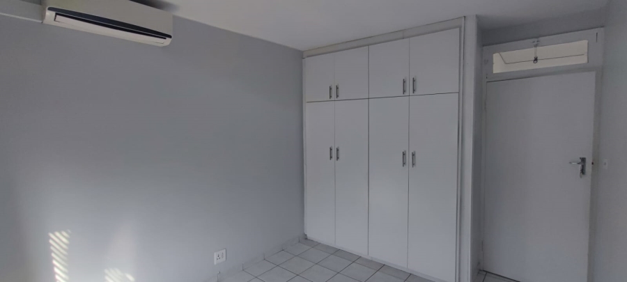 1 Bedroom Property for Sale in Essenwood KwaZulu-Natal